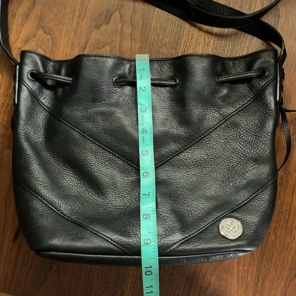 Vince Camuto black leather bucket crossbody bag, cinch top and tassels - Picture 12 of 17